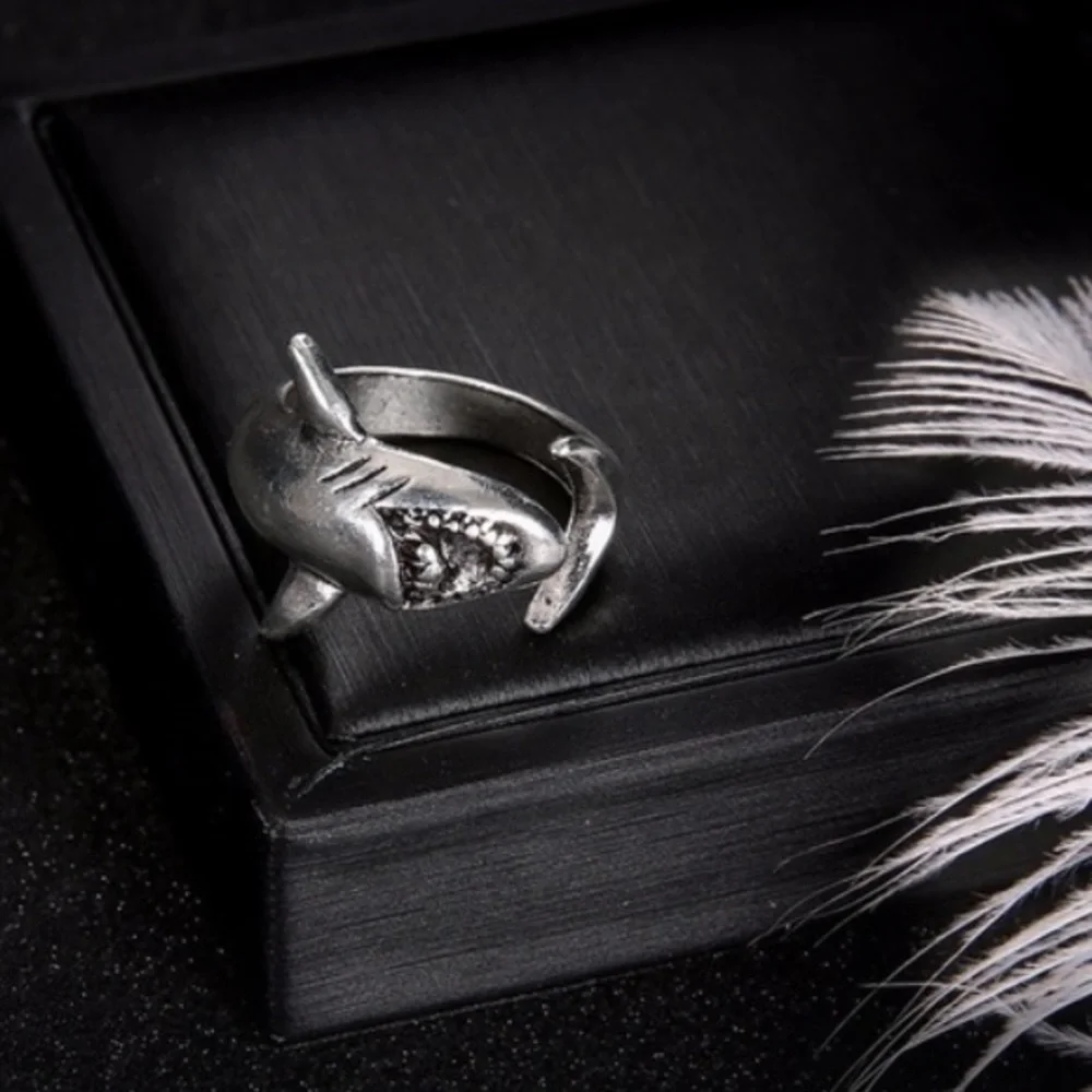 🔴 Great White Shark Ring